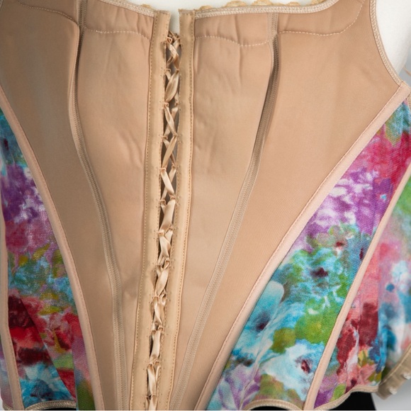 SOLD - Marciano Stunning Lace Corset, Size Small (Never Worn, Made in Canada) - Picture 5 of 7